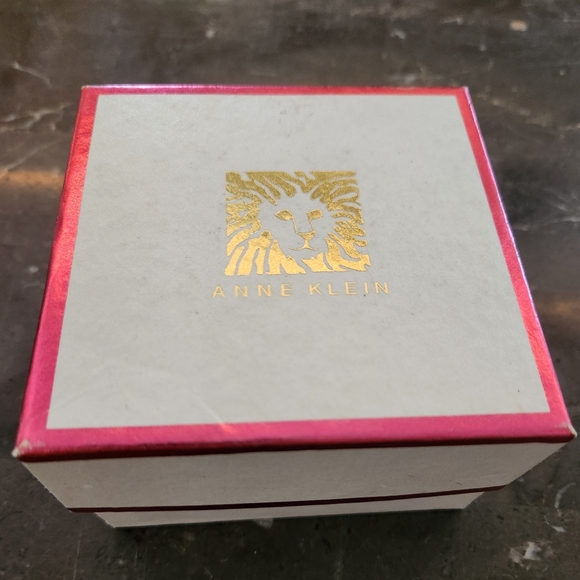 NIB Anne Klein gold-tone pavé enamel Christmas Holiday poinsettia pin brooch - Picture 6 of 6